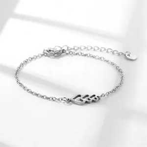 Bracelet cœur minimaliste en acier inoxydable avec cœurs évidés et chaîne en O réglable