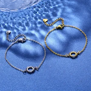 Bracciale minimalista in acciaio inox con ciondolo sole in oro e argento con chiusura