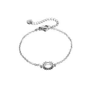 Bracciale in acciaio inossidabile con ciondolo a sole, ciondolo a cuore e chiusura a moschettone