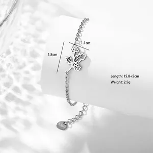 Detailed view of stainless steel flower bracelet with dimensions 15.8+5cm and 2.5g weight
