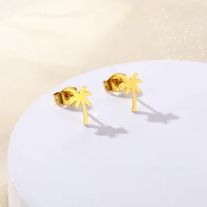 Gouden roestvrijstalen palmboom oorknopjes met een minimalistisch zomervakantie design