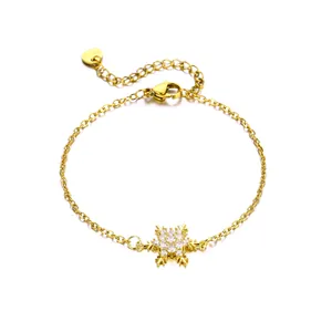 Bracciale a fiocco di neve in acciaio dorato con zirconi brillanti e chiusura a moschettone