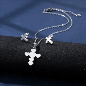 304 Edelstahl Herzförmiger Kreuz Anhänger Halskette Ohrstecker Damen Minimalist Mode Schlüsselbein Kette Täglicher Schmuck Zubehör