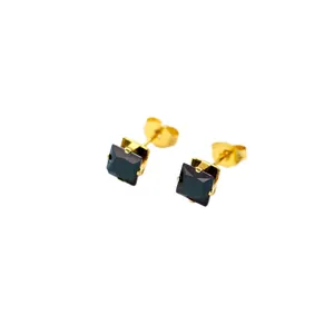 Boucles d'oreilles carrées en zircon noir avec monture à quatre griffes en métal doré