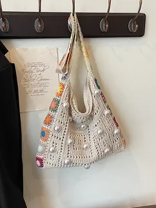 Böhmische Häkeltasche mit bunten Blumenmustern und Perlenverzierungen für Damen