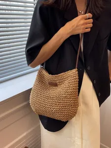 Borsa a spalla in paglia intrecciata boho con tracolla in pelle per l'estate