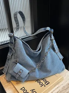 Sac fourre-tout en jean bleu vintage avec chaîne en métal et mini pochette