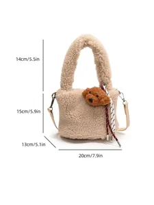 Süße beige Lammwolle-Eimertasche mit 3D-Bär-Detail und Umhängeriemen für Damen