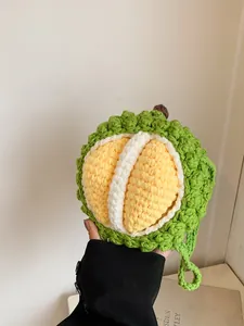 Handgefertigte Durian-Häkeltasche für Kinder mit gelbem Fruchtfleisch und grünem Gehäuse