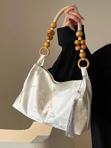 Borsa cinese moderna in raso bianco con ricamo floreale e manico in perline di legno