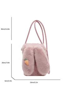 Sac bandoulière lapin en peluche rose avec broderie carotte et mesures de taille