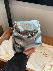 Borsa a Secchiello Mini in Pelle PU Metallica Vintage da Donna Tracolla a Catena Portafoglio Per Telefono Con Chiusura a Sfera Oro Argento Nero