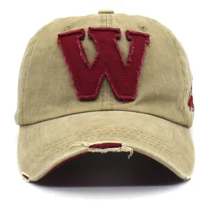 Berretto da baseball vintage in cotone lavato kaki con patch W rossa e bordi sfrangiati