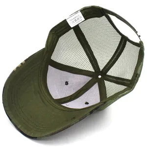 Olivgrüne Mesh-Trucker-Kappe mit Camouflage-Schirm und atmungsaktiver Rückseite