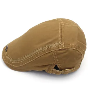 Classic khaki flat cap for women and men with metal buckle and detailed stitching