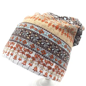 Bonnet bohème pour femme avec motif floral et rayures géométriques marron et bleu clair