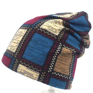 Dames gebreide muts van imitatie kasjmier met kleurrijk ruitjespatroon en patchwork ontwerp