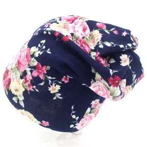 Bonnet bleu marine à fleurs avec motifs roses pour femmes et étudiantes en automne