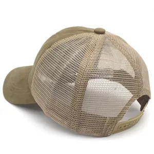 Cappellino trucker verde oliva con rete traspirante e cinturino posteriore regolabile