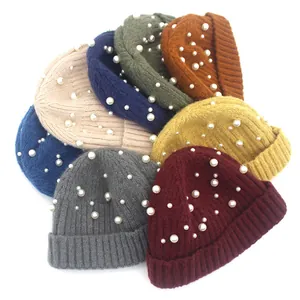 Bonnets en tricot pour femmes avec perles élégantes disponibles en divers coloris