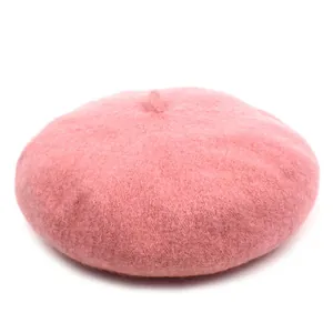Béret élégant en laine pour femme en rose chaud, design classique pour l'automne