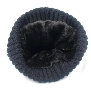 Gorro de punto para mujer con forro polar grueso y puño acanalado en negro para el invierno