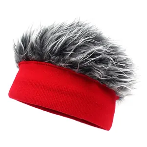 Lustige Perückenmütze mit roter Strickbasis und grauem, zerzaustem Kunsthaar