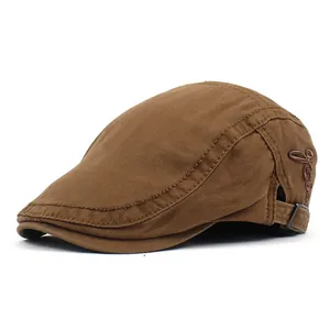 Béret classique en coton marron avec broderie latérale et boucle en métal réglable