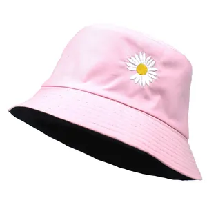 Chapeau bob rose brodé de marguerites pour femmes avec intérieur noir réversible et solaire