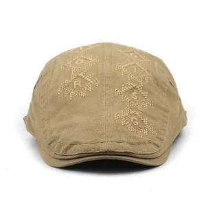 Khaki platte pet voor dames en heren met geometrische borduursels en zonwerende zonneklep