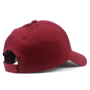 Berretto da baseball classico in cotone bordeaux con cinturino in velcro vista posteriore