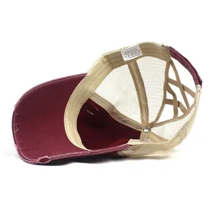 Details zur atmungsaktiven Mesh-Rückseite und zum elastischen Ponytail-Loch der Trucker Cap