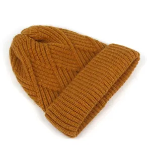 Damen Strickmütze für den Winter in Senfgelb mit modischem Rautenmuster und Umschlag