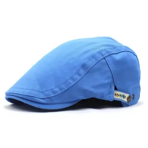 Béret bleu en coton avec écusson Experience et boucle métallique réglable vue de côté