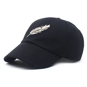 Gorra de béisbol negra con bordado de pluma blanca y visera curva ajustable para protección solar
