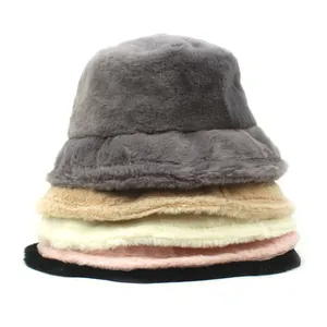 Chapeaux bob en peluche pour femmes en gris beige blanc rose et noir élégant