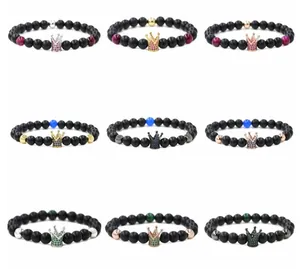 Détail de bracelets en perles mates 8mm avec breloques couronnes en cristal en neuf coloris