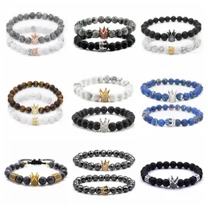 Detail van 8mm kralenarmbanden met kroon in verschillende natuurstenen en afwerkingen