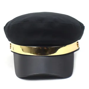 Casquette de marin noire pour femme avec visière en cuir et ruban métallique doré