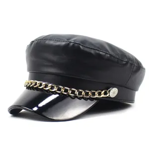 Damen Schiffermütze aus schwarzem PU-Leder mit goldener Kette und glänzendem Schirm