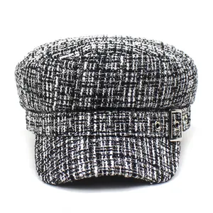Casquette gavroche classique en tweed noir et blanc pour femme avec boutons métal