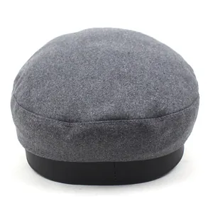 Chique donkergrijze wollen militaire pet voor dames met elegante metalen gesp decor