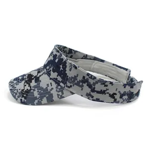 Détail de la sangle réglable et du motif camouflage sur le chapeau pare-soleil