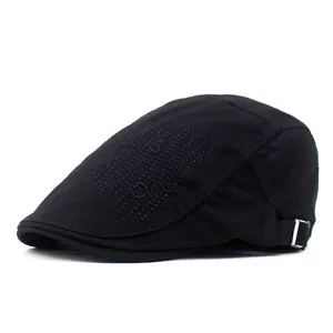 Casquette béret noire en coton avec broderie de lettres et boucle latérale réglable