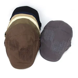 Détail de casquettes plates en coton avec broderie SXD en plusieurs couleurs