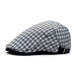 Béret à carreaux noir et blanc de style britannique avec boucle en métal réglable