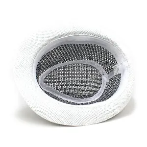 Vista interna del sombrero trilby blanco tejido con banda de sudor y etiqueta talla 58