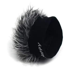 Bonnet noir rigolo avec fausse fourrure grise et broderie HAPPY pour les fêtes