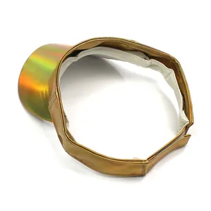 Detalle del cierre de velcro y forro interior de la visera solar dorada brillante