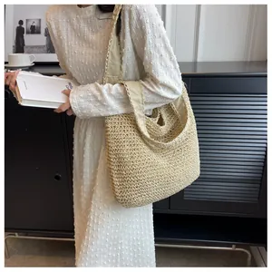 Borsa a tracolla in paglia intrecciata da donna, borsa secchiello mare estate.
